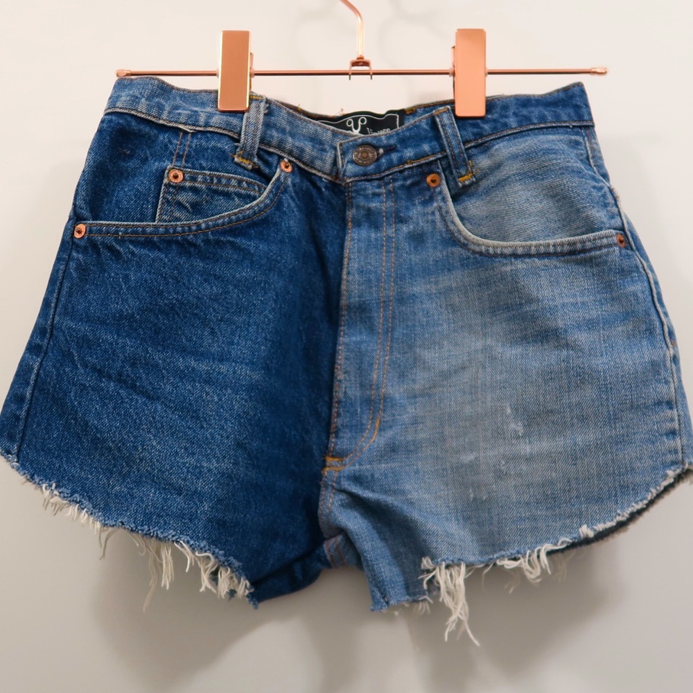 AMERICAN VINTAGE Dark Light Wash Raw Hem Denim Shorts